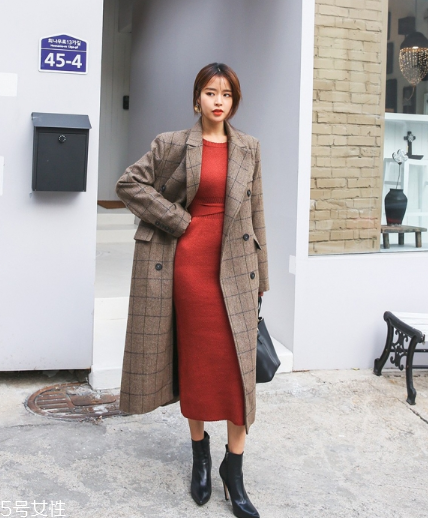 紅色針織連衣裙怎么搭配？氣質女神就是你