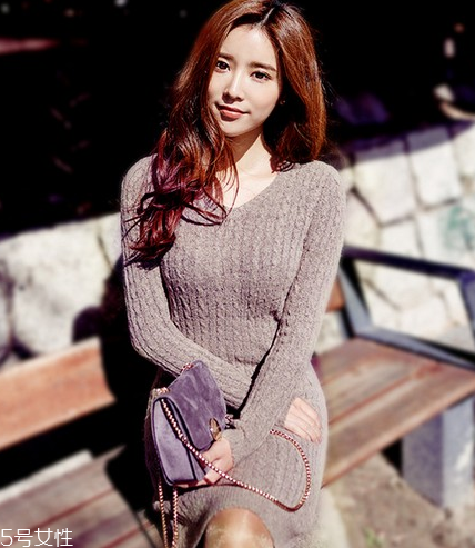 紅色針織連衣裙怎么搭配？氣質女神就是你