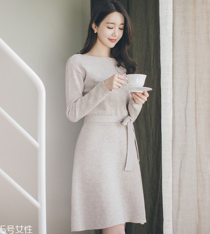 紅色針織連衣裙怎么搭配？氣質女神就是你