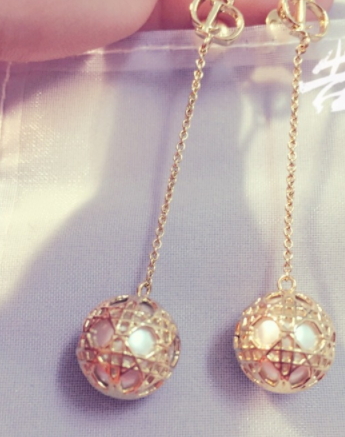 dior迪奧耳環(huán)什么材質(zhì)？