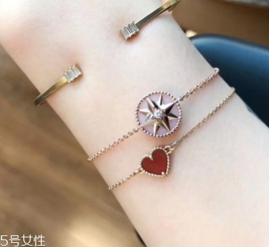 dior迪奧手鏈多少錢一個？