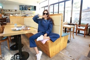 運(yùn)動(dòng)套裝怎么搭配？假日出游也要時(shí)髦