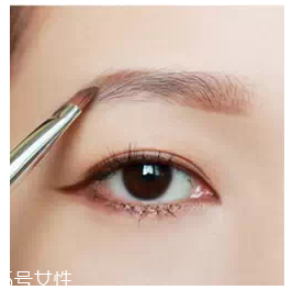 眉粉怎么畫眉毛好看？這么用眉妝超完美