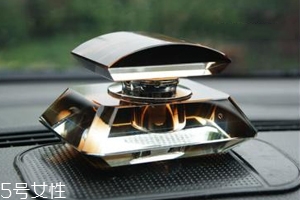 男士車里放什么香水好？廣藿香讓人清醒