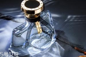 香水噴太多了怎么辦？用濕毛巾擦拭