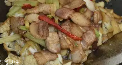 花椰菜炒肉怎么做好吃？這么做簡單又美味