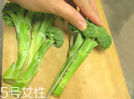 花椰菜怎么切？把整莖切掉最好炒