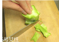 花椰菜怎么切？把整莖切掉最好炒
