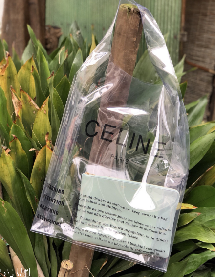 celine塑料袋多少錢？被代購炒翻天塑料包