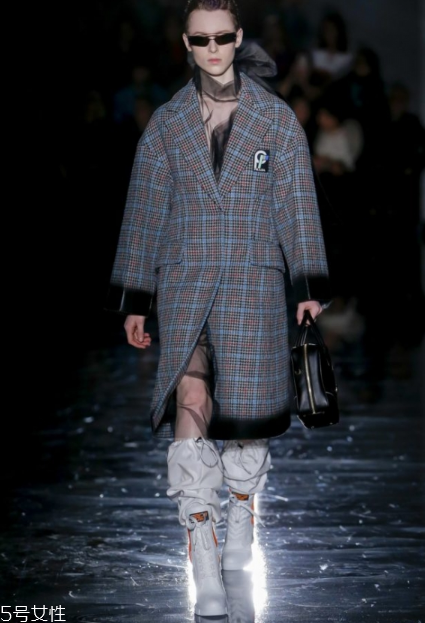 prada2018秋冬系列好看嗎_款式有哪些？