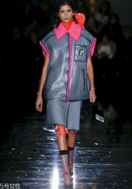 prada2018秋冬系列好看嗎_款式有哪些？