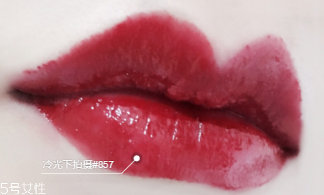 迪奧877和857哪個(gè)好看 迪奧漆光唇釉877和999對(duì)比試色