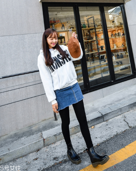 衛(wèi)衣搭配牛仔裙好看嗎？瞬間減齡變少女