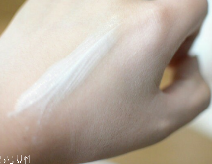 雪花秀修顏霜怎么用？輕柔按壓助吸收
