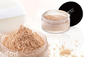 定妝粉用多了會(huì)怎么樣？妝效厚重不透氣