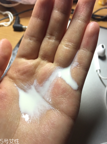 悅詩風吟控油防曬乳好用嗎 自然關(guān)愛美白防曬霜