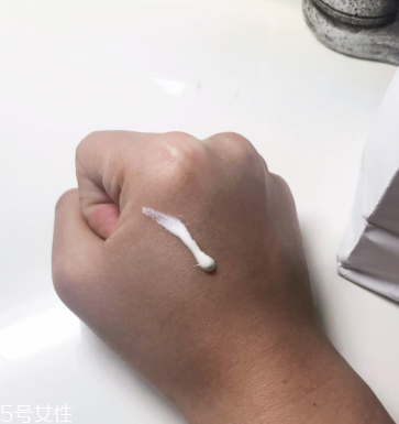 悅詩風吟控油防曬乳好用嗎 自然關(guān)愛美白防曬霜