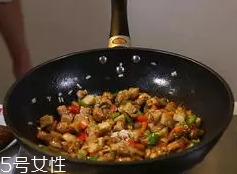 杏鮑菇怎么洗才干凈？鹽水泡泡輕松去污