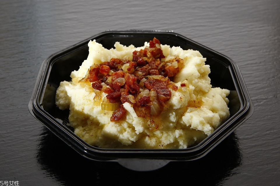 土豆泥怎么做好吃又簡(jiǎn)單的做法 土豆泥怎么做好吃又簡(jiǎn)單的做法