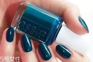 綠色指甲油顯手黑嗎？反光深綠色適合黃皮
