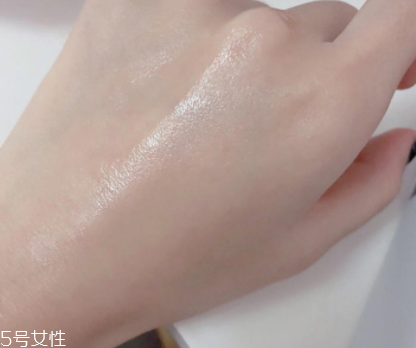 chanel山茶花保濕精華水好用嗎？補(bǔ)水底妝神器