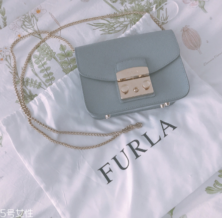 furla包包怎么打開？超百搭的心機包包