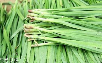 韭菜沒熟吃了會怎么樣？生韭菜很辛辣