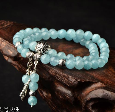 藍(lán)水晶手鏈多少錢(qián)？普通的百元以內(nèi)