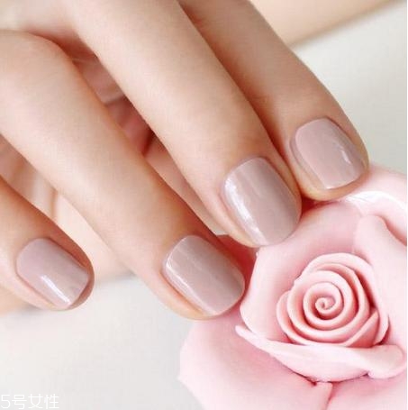 手指粗適合做什么美甲好看 粗手指適合的美甲顏色 手指粗適合做什么美甲好看 粗手指適合的美甲顏色