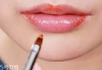 口紅干了嘴脫皮怎么辦？4步打造水潤雙唇