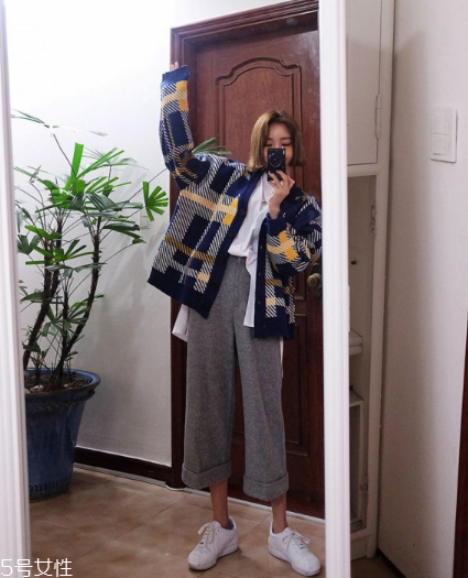 格子毛衣怎么搭配？盡顯減齡學院風