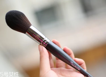 散粉刷多久洗一次？7到15天清洗一次