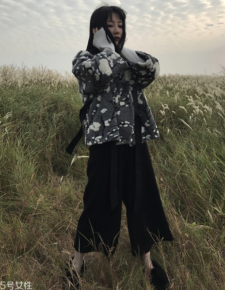 2022年流行什么樣的闊腿褲？點(diǎn)亮?xí)r尚格調(diào)