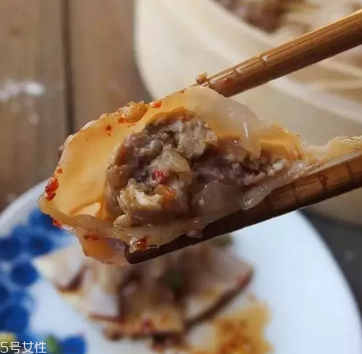 餃子餡先放水還是先放油？油是最后放的調(diào)料