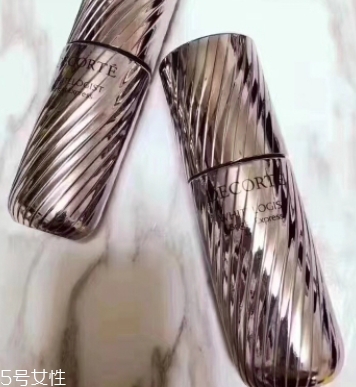 曲酸可以白天用嗎？曲酸可以和vc一起用嗎