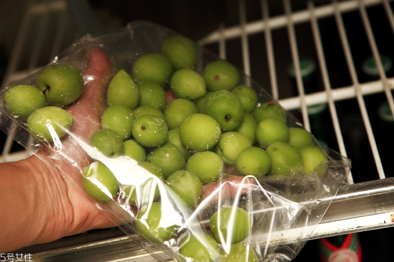 青梅怎么挑選與保存 青梅怎么挑選與保存