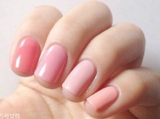 手指粗適合做什么美甲好看 粗手指適合的美甲顏色 手指粗適合做什么美甲好看 粗手指適合的美甲顏色