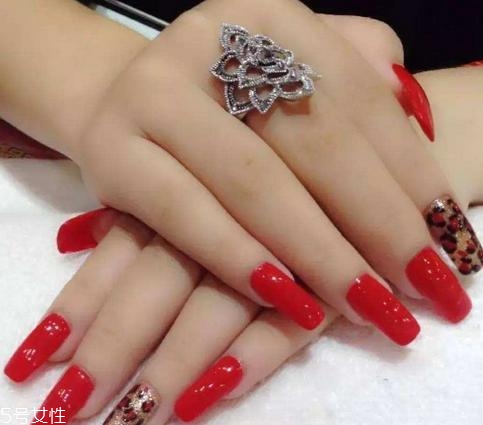 手指粗適合做什么美甲好看 粗手指適合的美甲顏色 手指粗適合做什么美甲好看 粗手指適合的美甲顏色