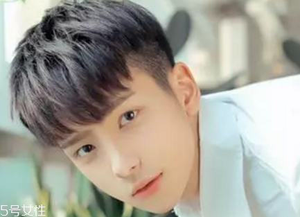 男士怎么樣設計發(fā)型好看？4款帥氣穩(wěn)重發(fā)型