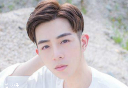 男士怎么樣設計發(fā)型好看？4款帥氣穩(wěn)重發(fā)型