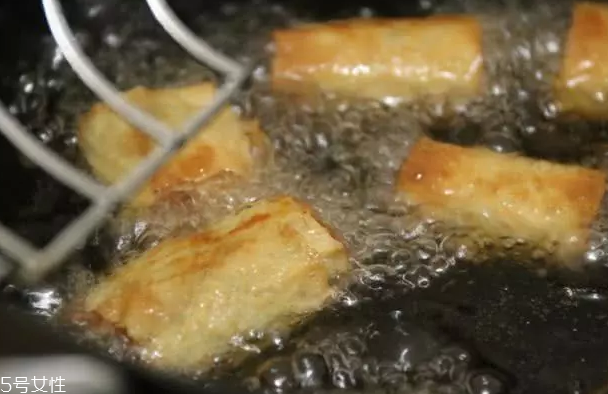 豆腐皮能油炸嗎？火候太猛容易炸糊