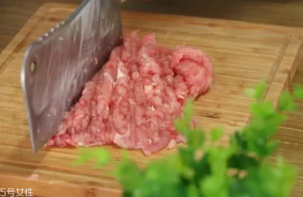 豆腐皮能油炸嗎？火候太猛容易炸糊