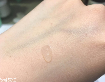 樂敦CC能涂在痘痘上嗎？痘痘與痘印均能改善