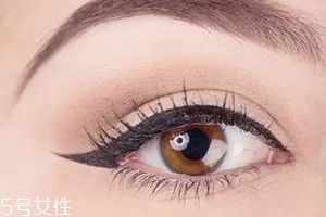 眼線眼尾怎么畫好看？用透明膠畫出優(yōu)美弧度