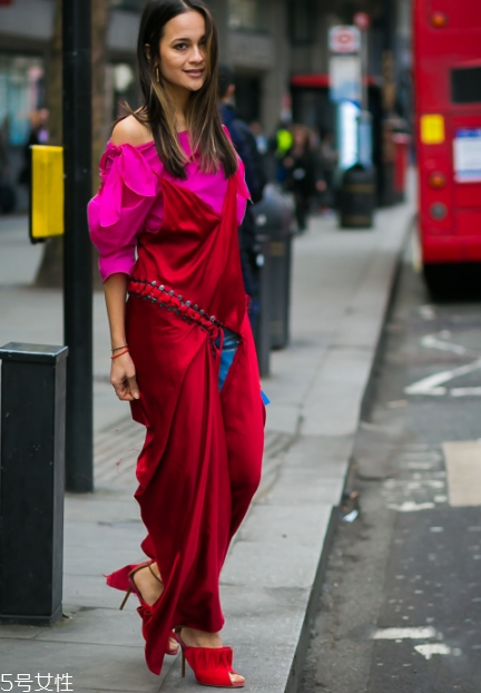 魚嘴高跟鞋怎么搭配？若隱若現(xiàn)的性感趾間