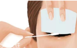 卸眼妝眼睛刺痛怎么辦？5款溫和不刺激的眼部卸妝推薦