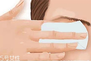 卸眼妝眼睛刺痛怎么辦？5款溫和不刺激的眼部卸妝推薦