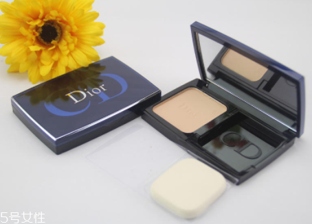 迪奧凝脂恒久粉餅好用嗎？輕薄持久適合春夏