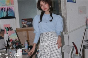 波點(diǎn)裙搭配什么上衣？復(fù)古混搭風(fēng)女王