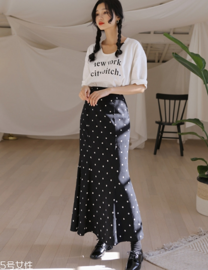 波點(diǎn)裙搭配什么上衣？復(fù)古混搭風(fēng)女王